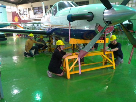 國立虎尾科技大學建置國際級航太維修類產線環境，可提供AE270飛機維修訓練。